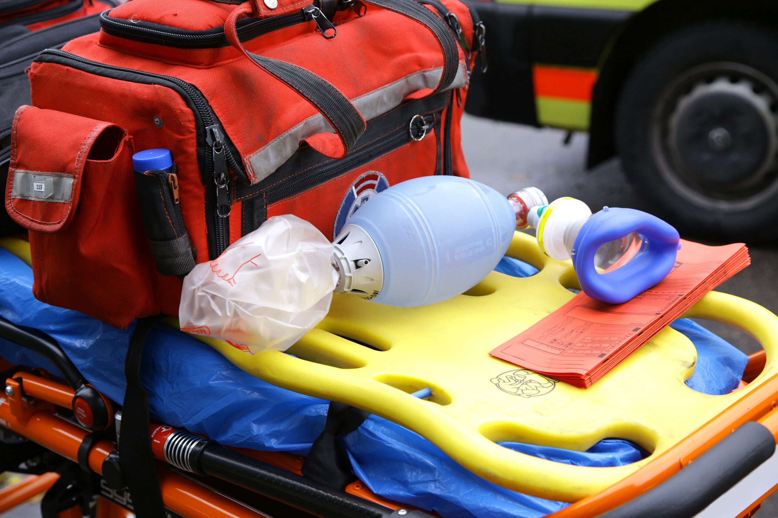 breathing mask emergency ambulance rescue stretcher trolleys equipment doctors